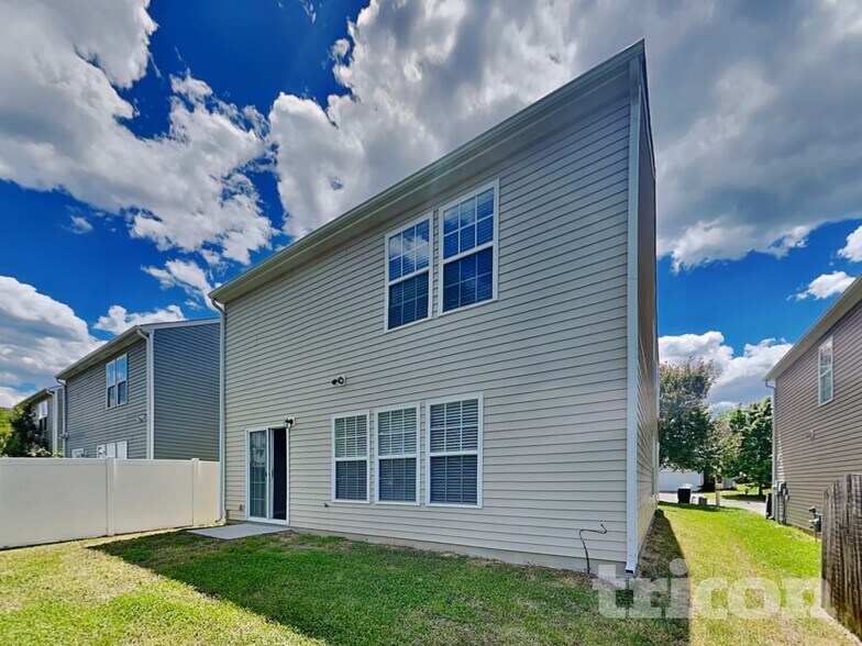 Building Photo - 915 Littleton Dr