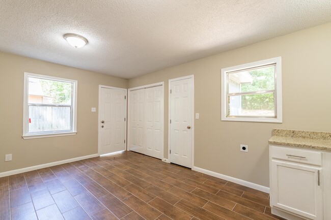 Building Photo - 4468 Tarleton Dr
