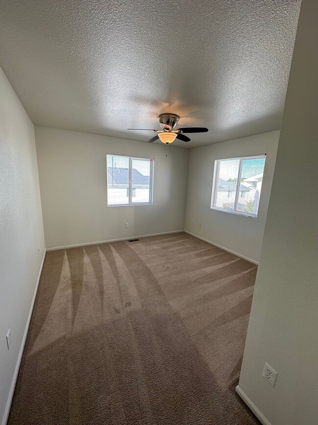 Building Photo - 3 BEDROOM, 2.5 BATHROOM SOUTH PARK TWINHOME WITH ATTACHED 2 CAR GARAGE