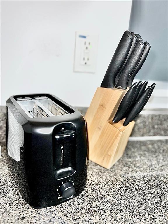 Building Photo - 8302 Fairington Rd