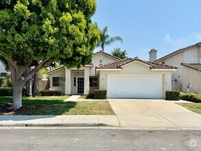 Building Photo - Single Story in Rancho Del Oro!