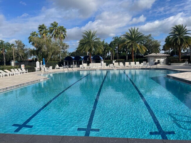 Building Photo - 9709 Shadybrook Dr