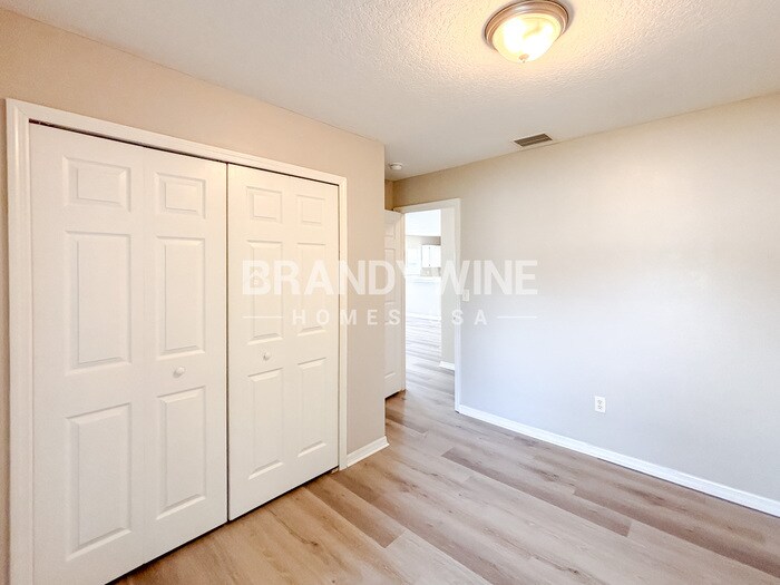 Building Photo - 4021 E Louisiana Ave