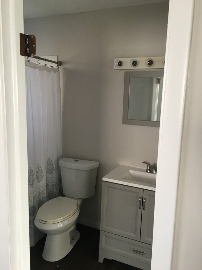 Building Photo - 2480 Walcutt Rd