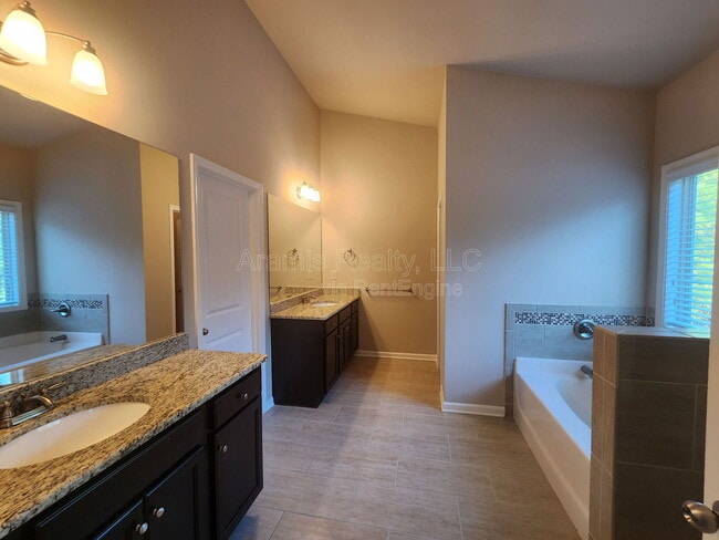 Building Photo - 1919 Briarcliff Wy