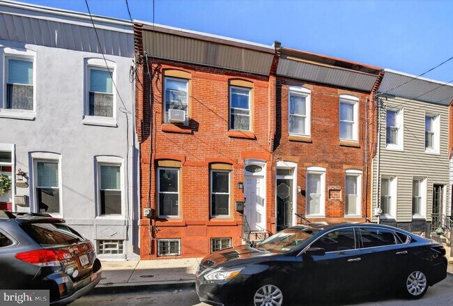 Building Photo - 1540 S Mole St