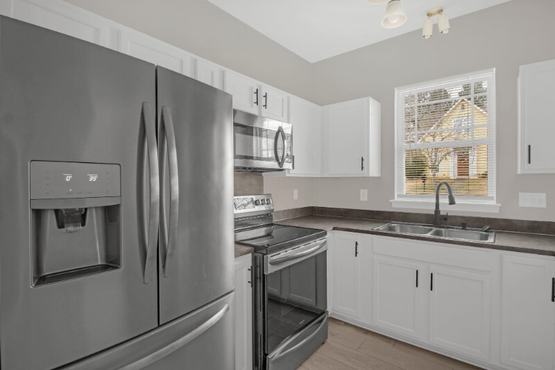 Building Photo - 4204 Spring Oak Dr