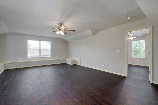 Building Photo - 1345 E Cherry St
