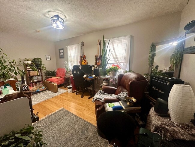 Building Photo - Charming Home in Radford