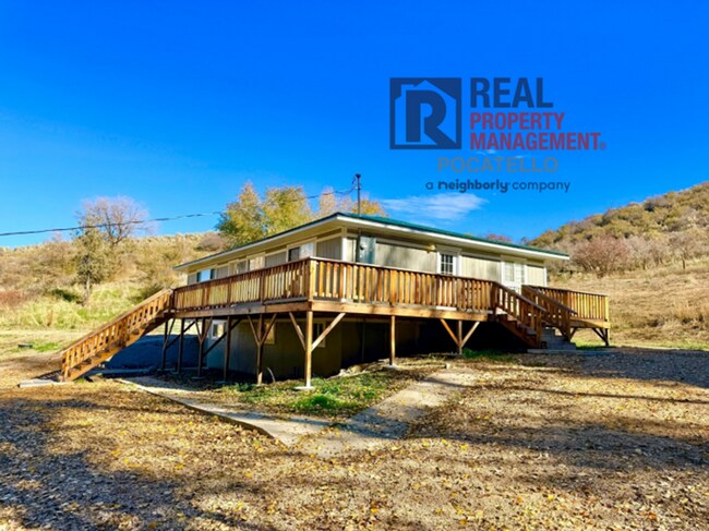 Building Photo - Beautiful 5 bed 2 bath country living - 5+...