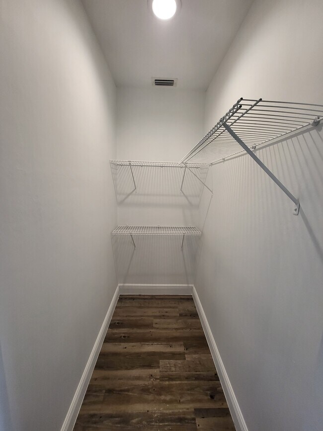 Building Photo - 5012 Dolphin Ct