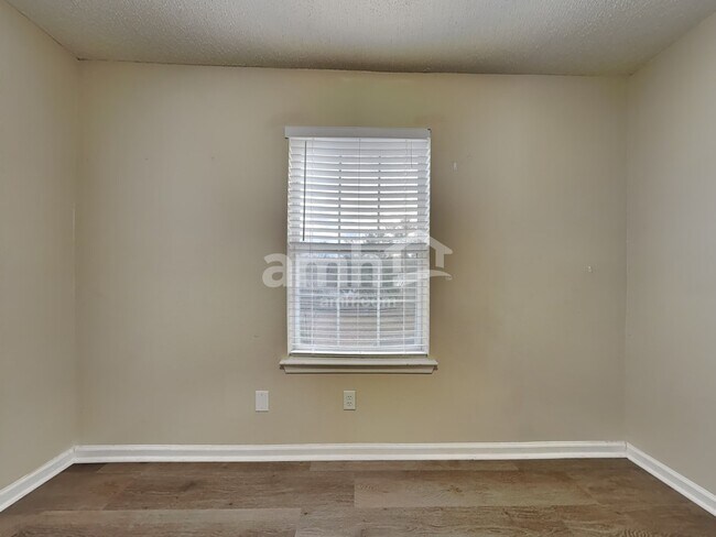 Building Photo - 25 Willow Lakes Dr