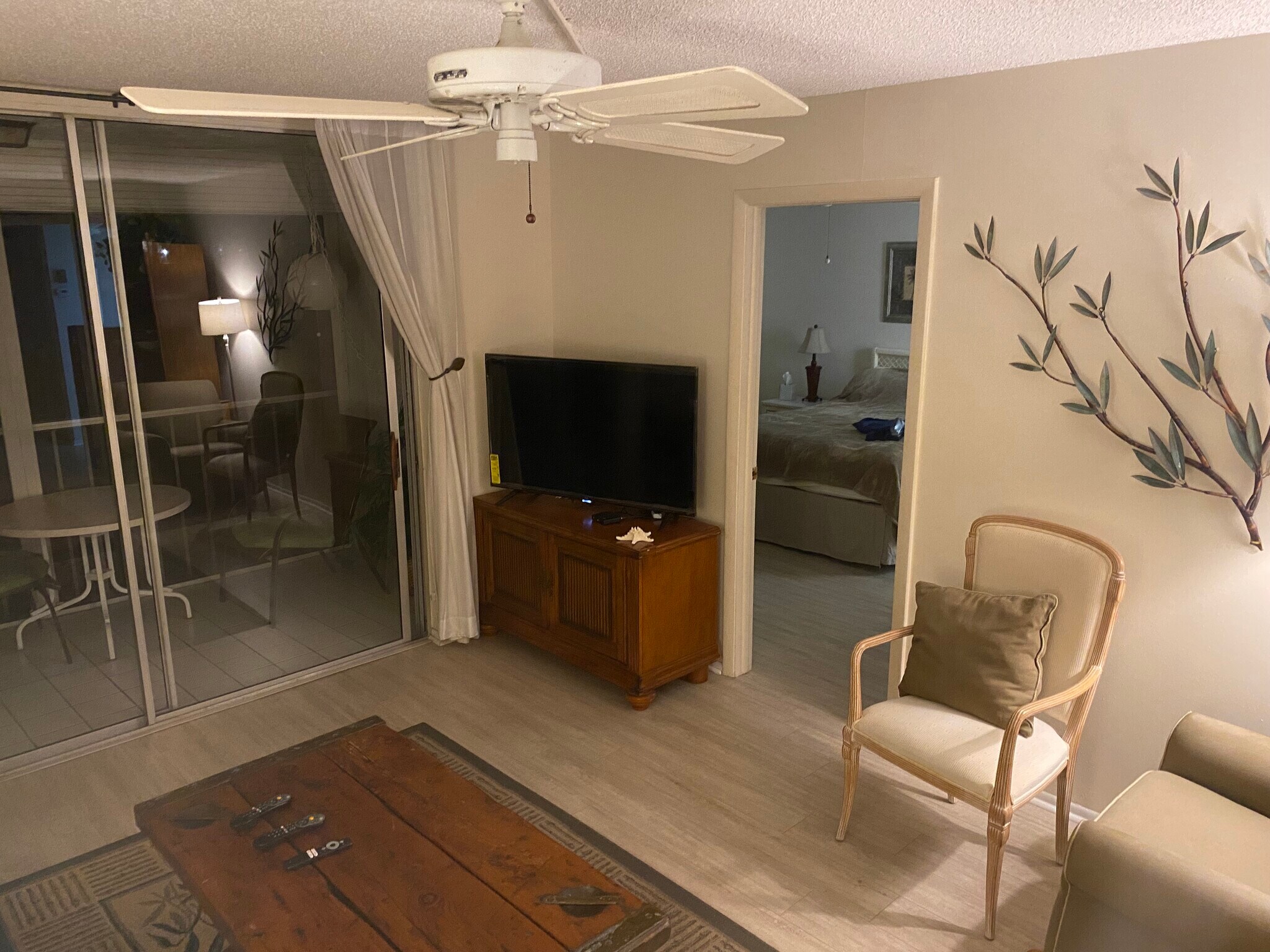 Living Room - Golf course - 190 Turtle Lake Ct