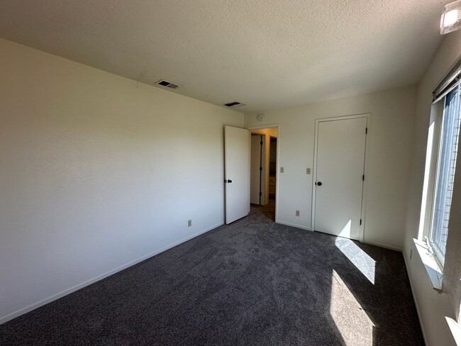 Building Photo - Gorgeous Multilevel 4 Bedroom 2.5 Bathroom...