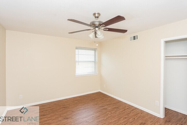 Building Photo - Charming 3 Bedroom in Irving!