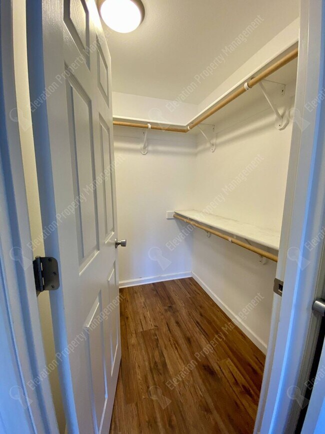 Building Photo - Updated 3BR - 2BA Gardener's Dream, w/ RV parking