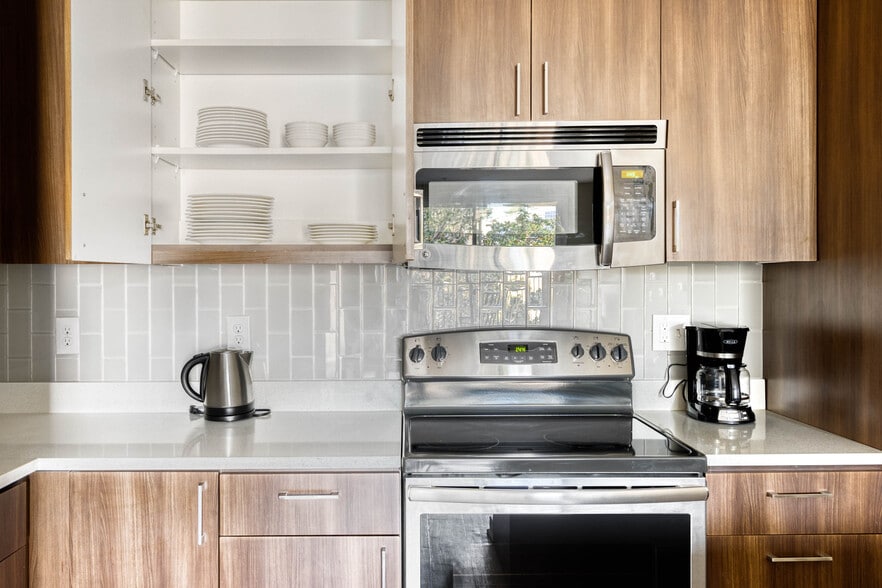 Building Photo - 121 Roble Rd