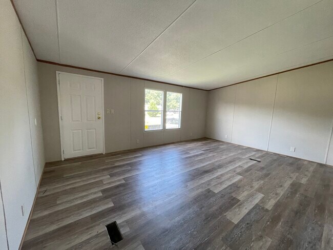 Building Photo - 117 Oldfield Cir
