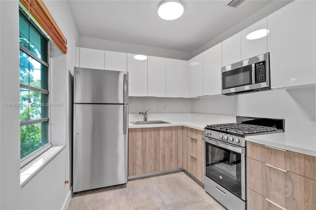 Building Photo - 411 Santander Ave