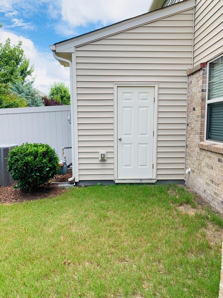 Building Photo - 530 Whitworth Ln