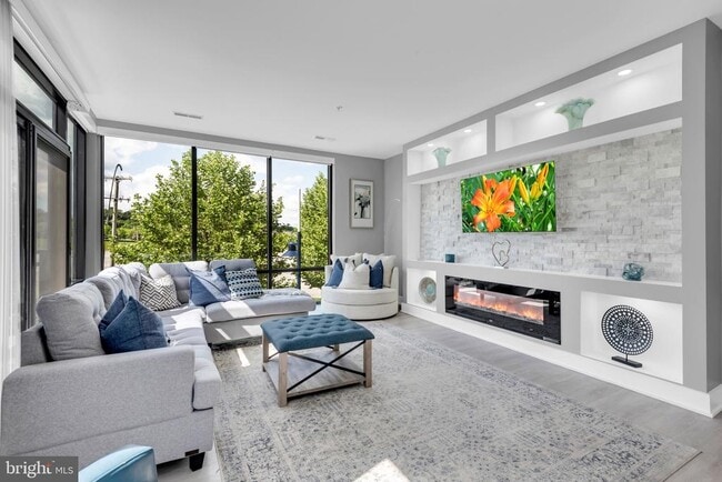 Primary Photo - 145 Riverhaven Dr