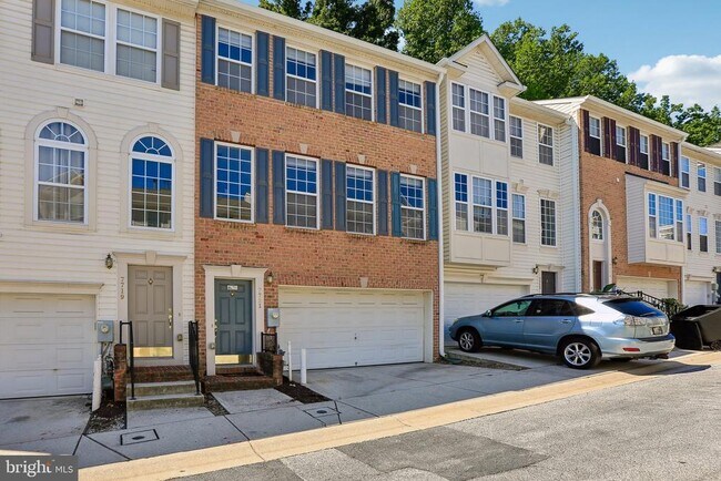 Building Photo - 7721 Valley Oak Dr