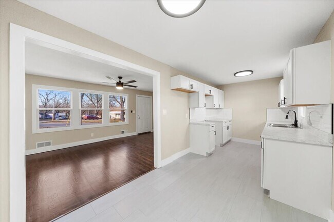 Building Photo - 4621 Mersington Ave