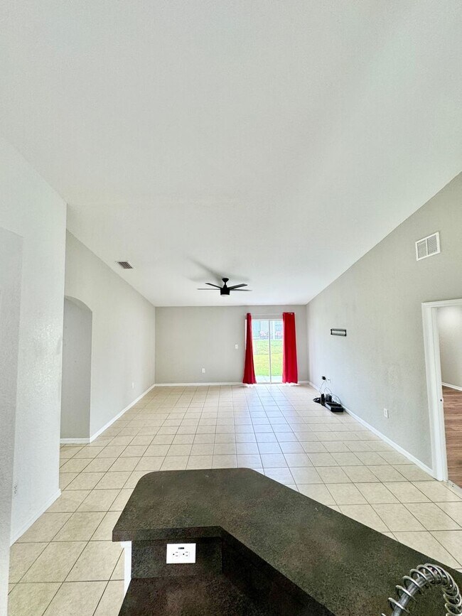 Building Photo - 4 Bedroom 2 Bath Home in Poinciana Village 3