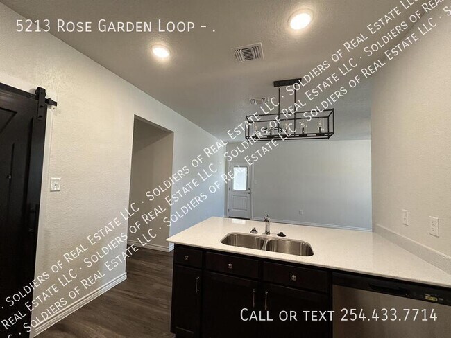 Building Photo - 5213 Rose Gdn Lp