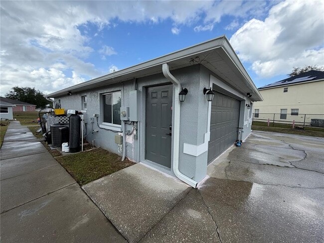 Building Photo - 305 Michigan Pl