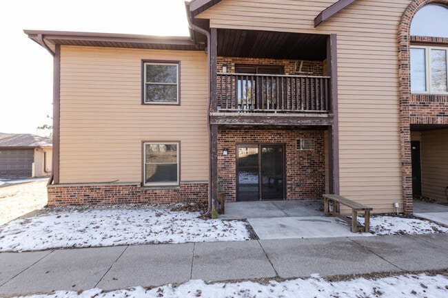 Building Photo - 605 Bakertown Dr