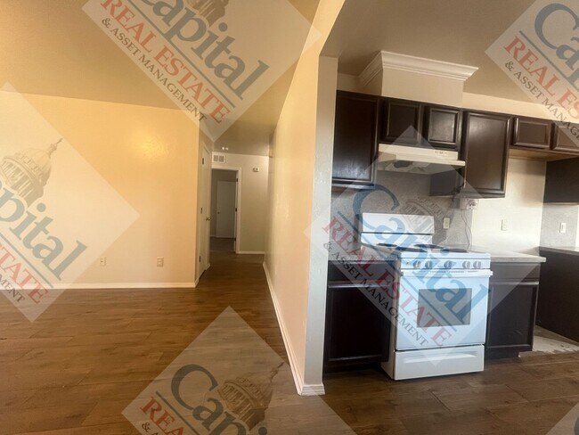 Building Photo - Beautiful 4 Bedroom