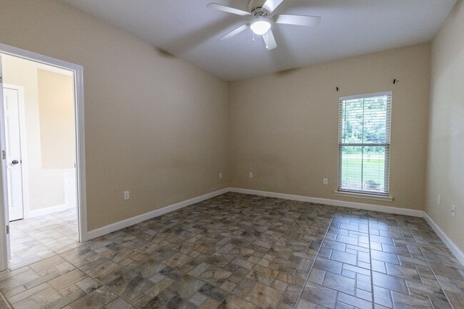 Building Photo - Available May 15!!! 3 bedroom, 2 bathroom home in Fairhope Rivermill Community