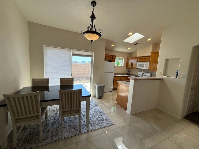 Building Photo - Yuma Meadows Townhouse - Furnished / Unfurnished