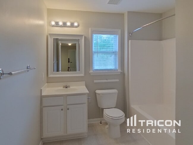 Building Photo - 5371 Lakerock Dr SW