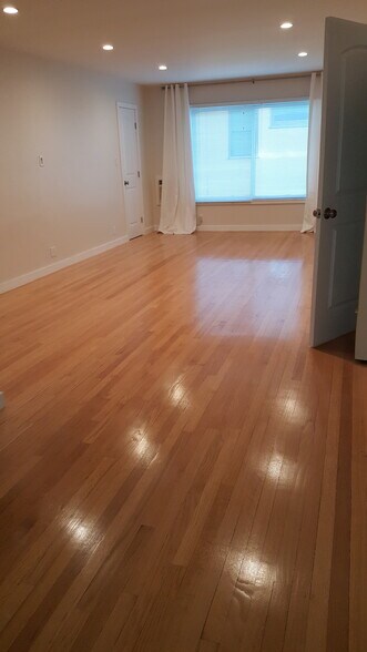 Building Photo - 1146 N Fuller Ave