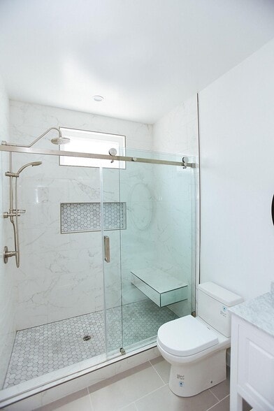 Spa Shower - 428 N Orange Grove Ave
