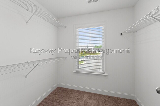 Building Photo - 4502 Chestnut Trl
