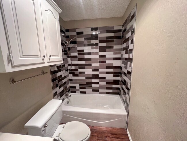 Building Photo - 5718 88th St