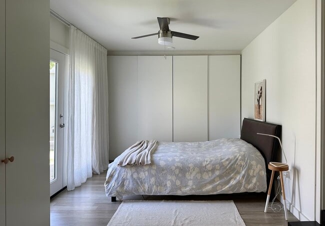 Building Photo - 927 Marine Ave