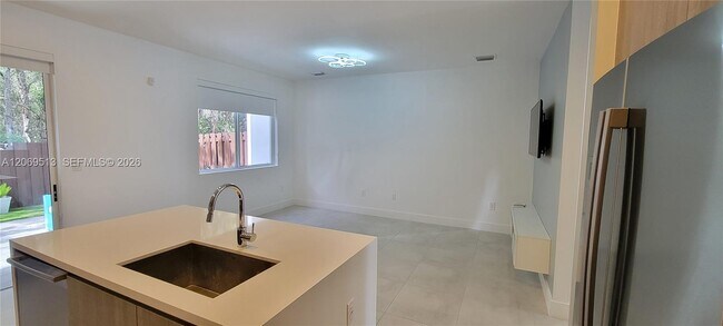 Building Photo - 10219 NW 72nd Terrace