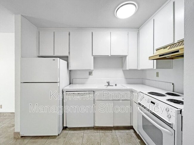 Building Photo - 889 Canfield Ct