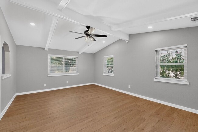 Building Photo - 30 Crestwood Dr