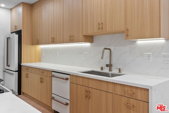 Building Photo - 8455 Fountain Ave