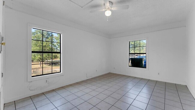 Building Photo - 848 Pecan Ln