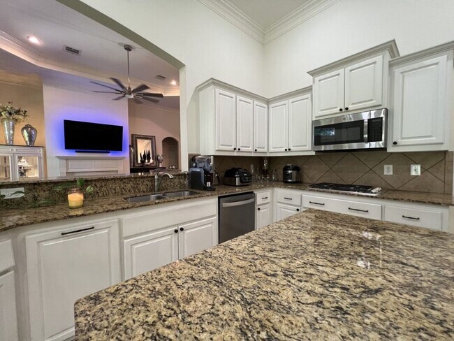 Building Photo - Luxury 4 Bedroom Home in Zachary’s Audubon Lakes