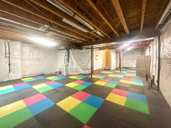 Building Photo - The price can't be beat!