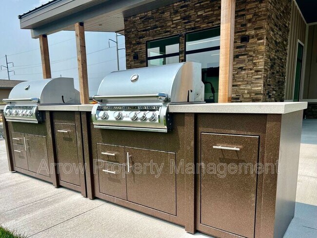 Building Photo - 1067 Claude Rd