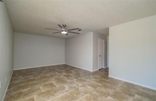 Building Photo - 3605 Kingsway Dr
