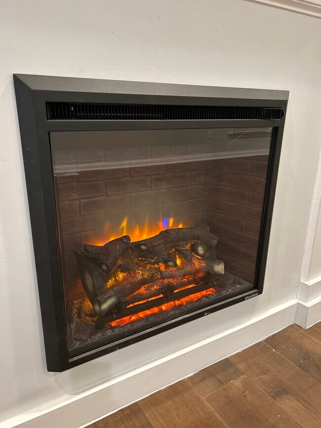 Building Photo - 211 Hawkes Ave